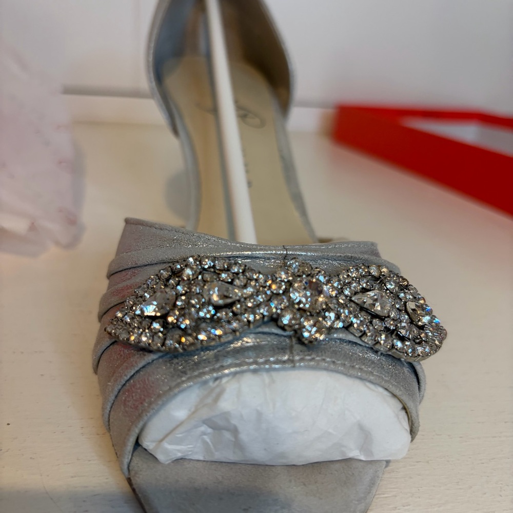 Ivanka Trump Silver Suede Nanci 3 Inch Embellished Heels Size 7 1/2 M - Picture 9 of 12